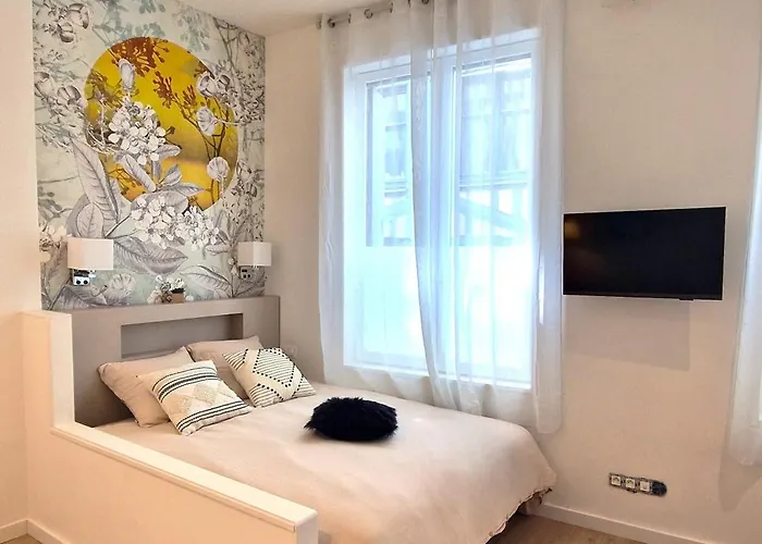 Les Bons Enfants Balneo Apartment *